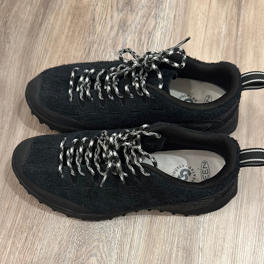 brand new Keen Jasper Zionic Black Lace-Up Trail Sneakers with Contrast Laces
